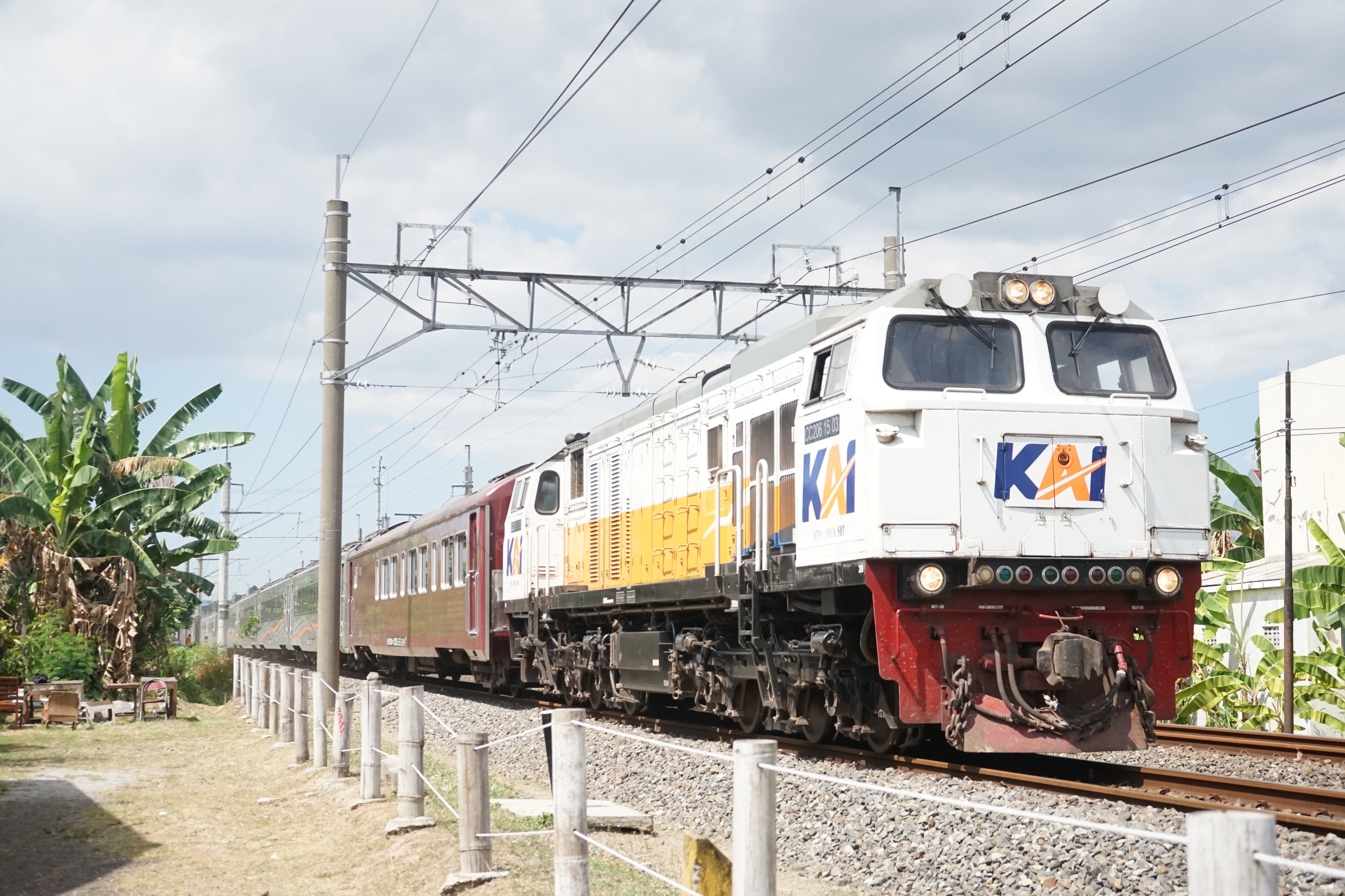 Lokomotif CC 206 15 03 livery Default di Depo Induk SDT - Surabaya