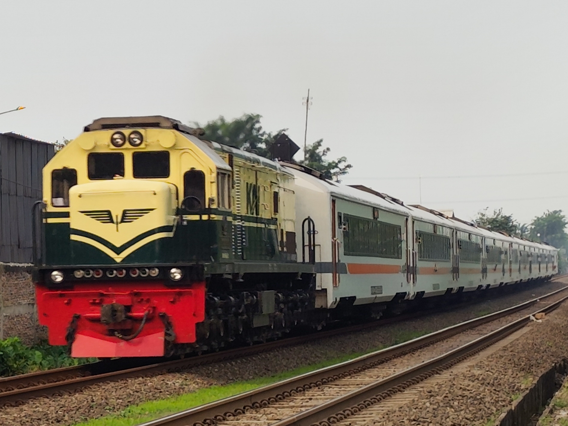 CC 201 92 01 JR di Sepur Lurus JPL 119 Lemahabang