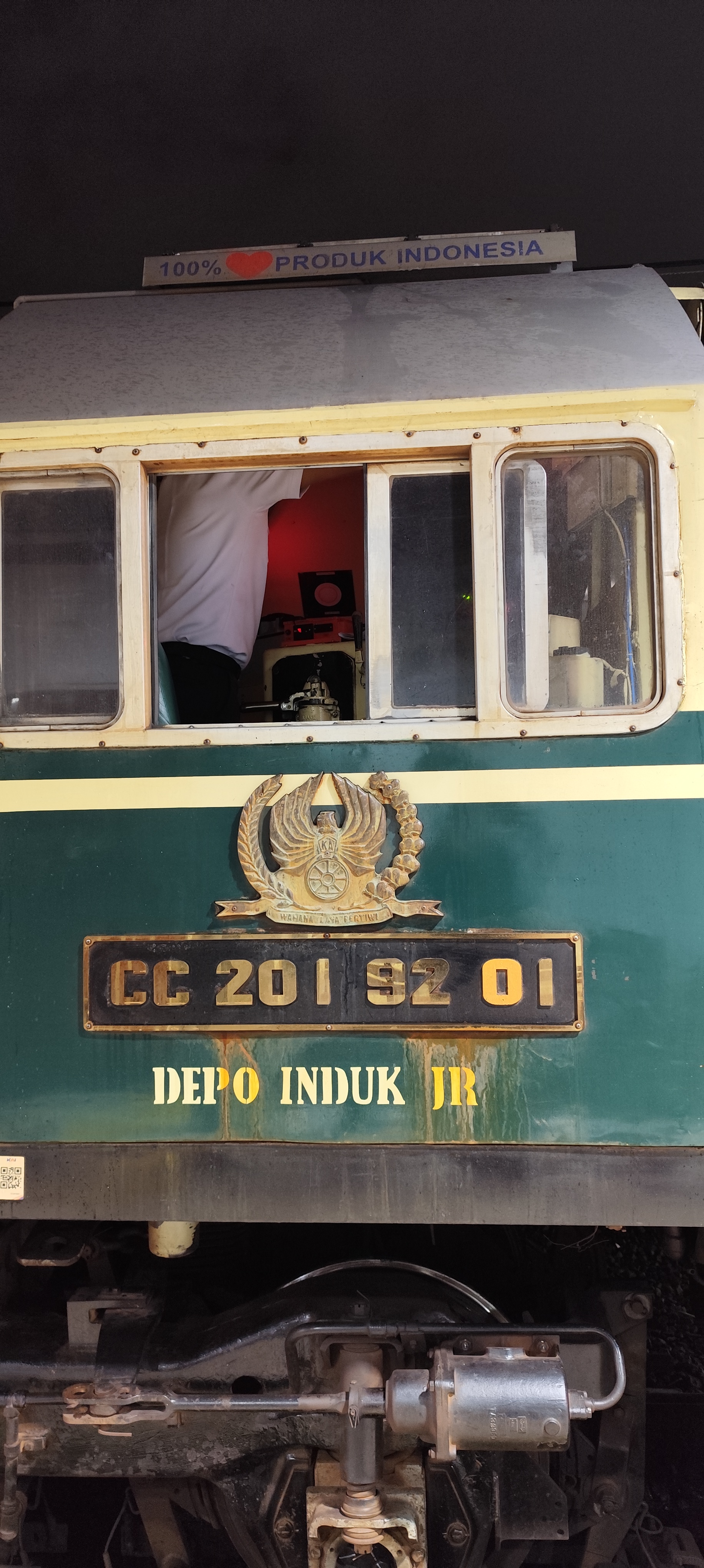 Persiapan dinas KA Madiun Jaya 144