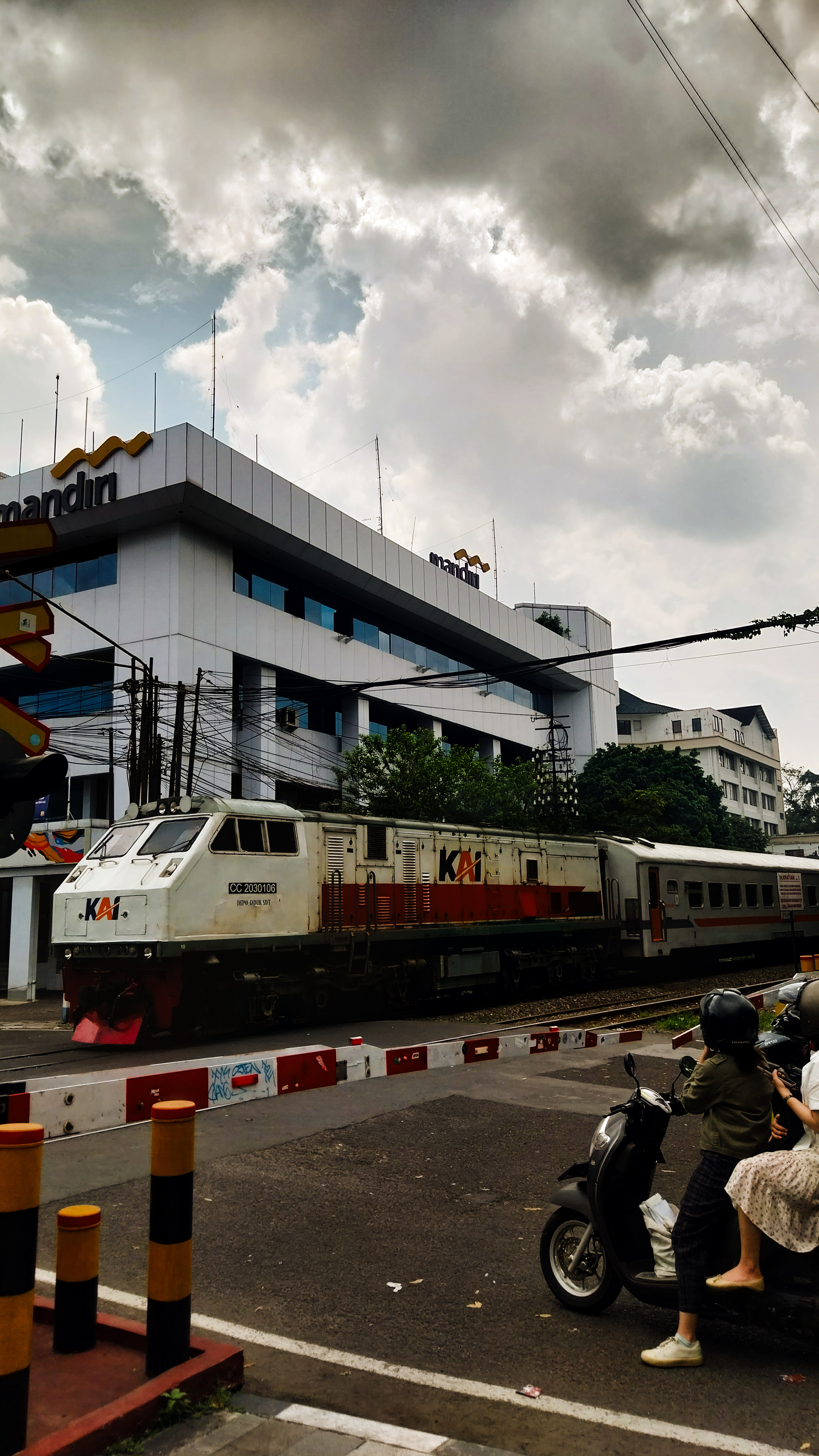 CC 203 01 06 - Depo SDT Lokomotif CC 203 01 06 livery Default di Depo Induk SDT - Surabaya