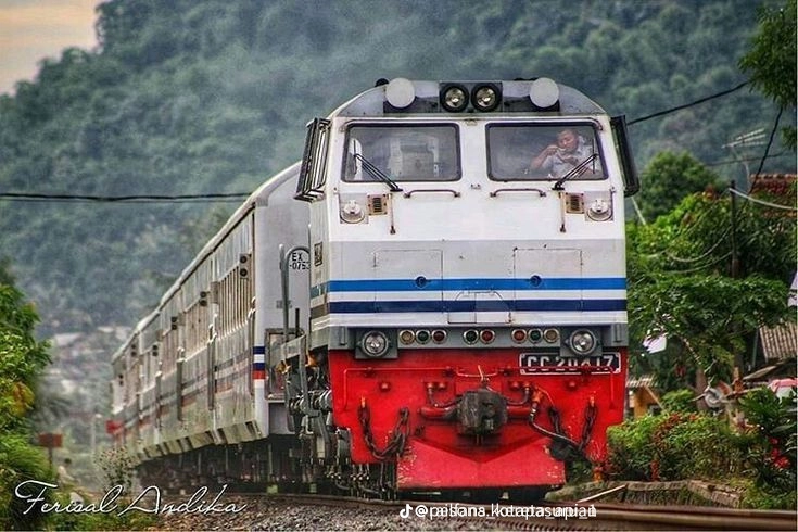 CC 201 77 17 - Depo CN Lokomotif CC 201 77 17 livery Vintage di Depo Induk CN - Cirebon