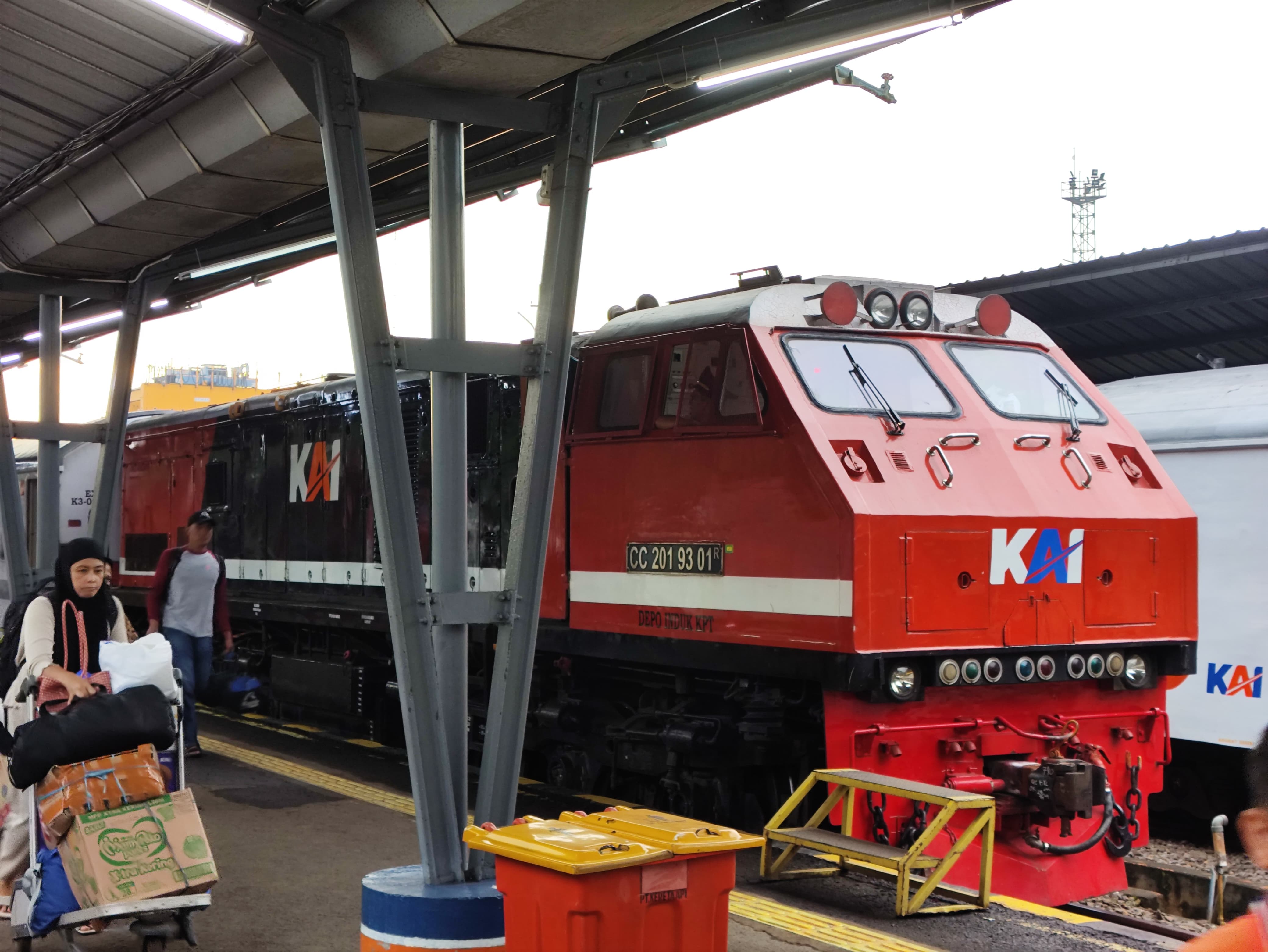 CC 201 93 01R - Depo KPT Lokomotif CC 201 93 01R livery Red and Blue di Depo Induk KPT - Sumatera Selatan