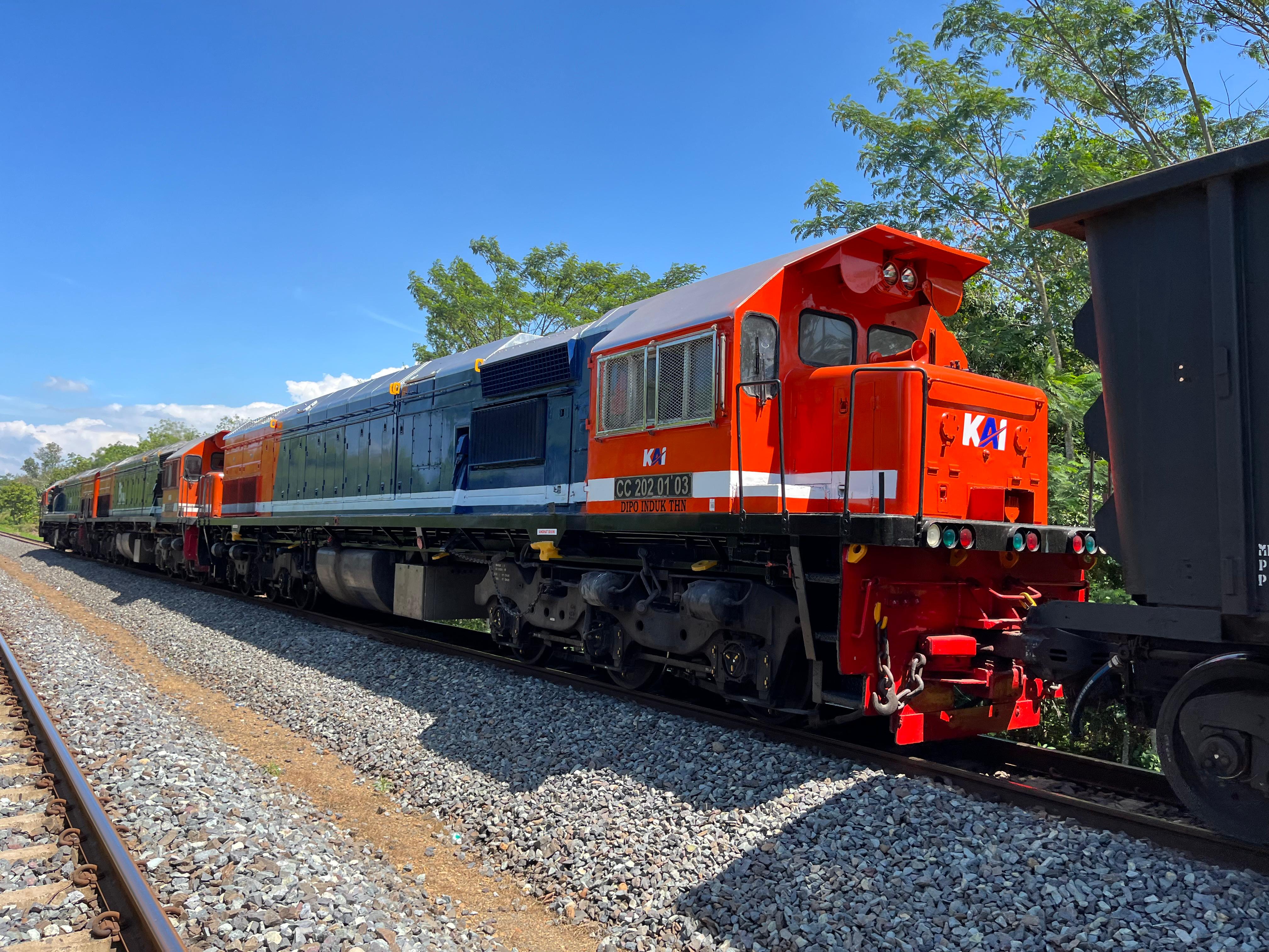 CC 202 01 03 - Depo THN Lokomotif CC 202 01 03 livery Red and Blue di Depo Induk THN -