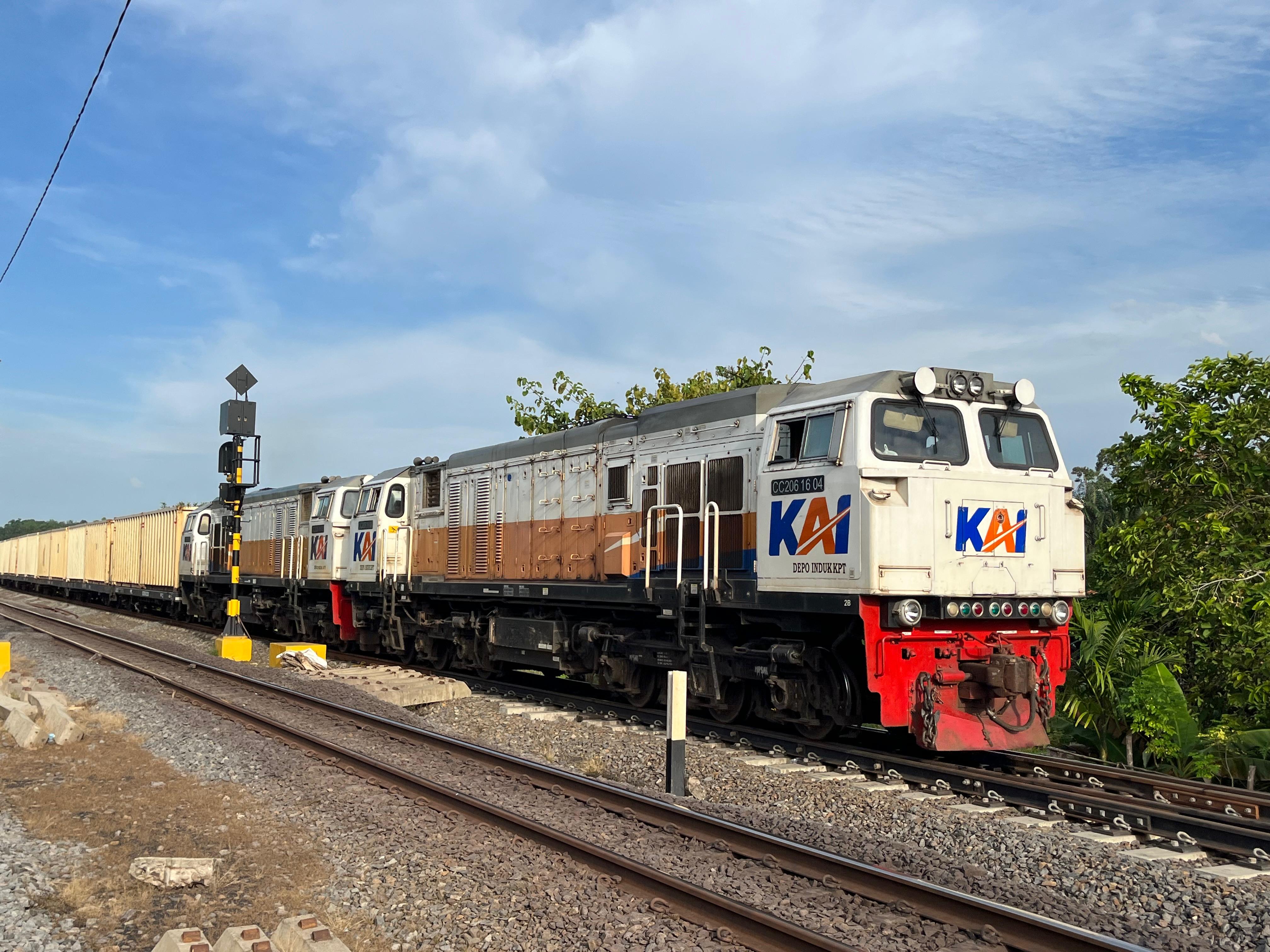 CC 206 16 04 - Depo KPT Lokomotif CC 206 16 04 livery Default di Depo Induk KPT - Sumatera Selatan