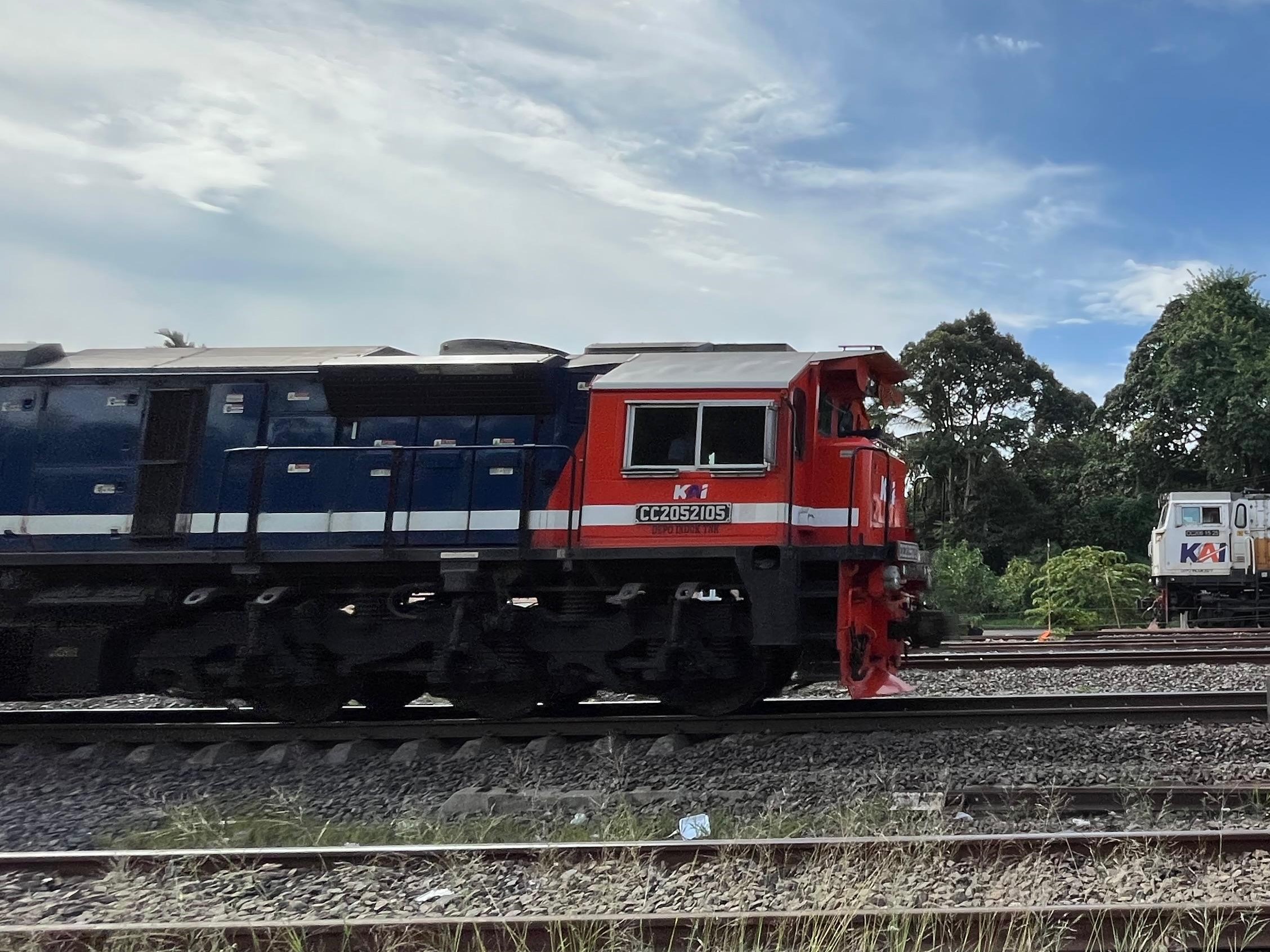 CC 205 21 05 - Depo TNK Lokomotif CC 205 21 05 livery Red and Blue di Depo Induk TNK -