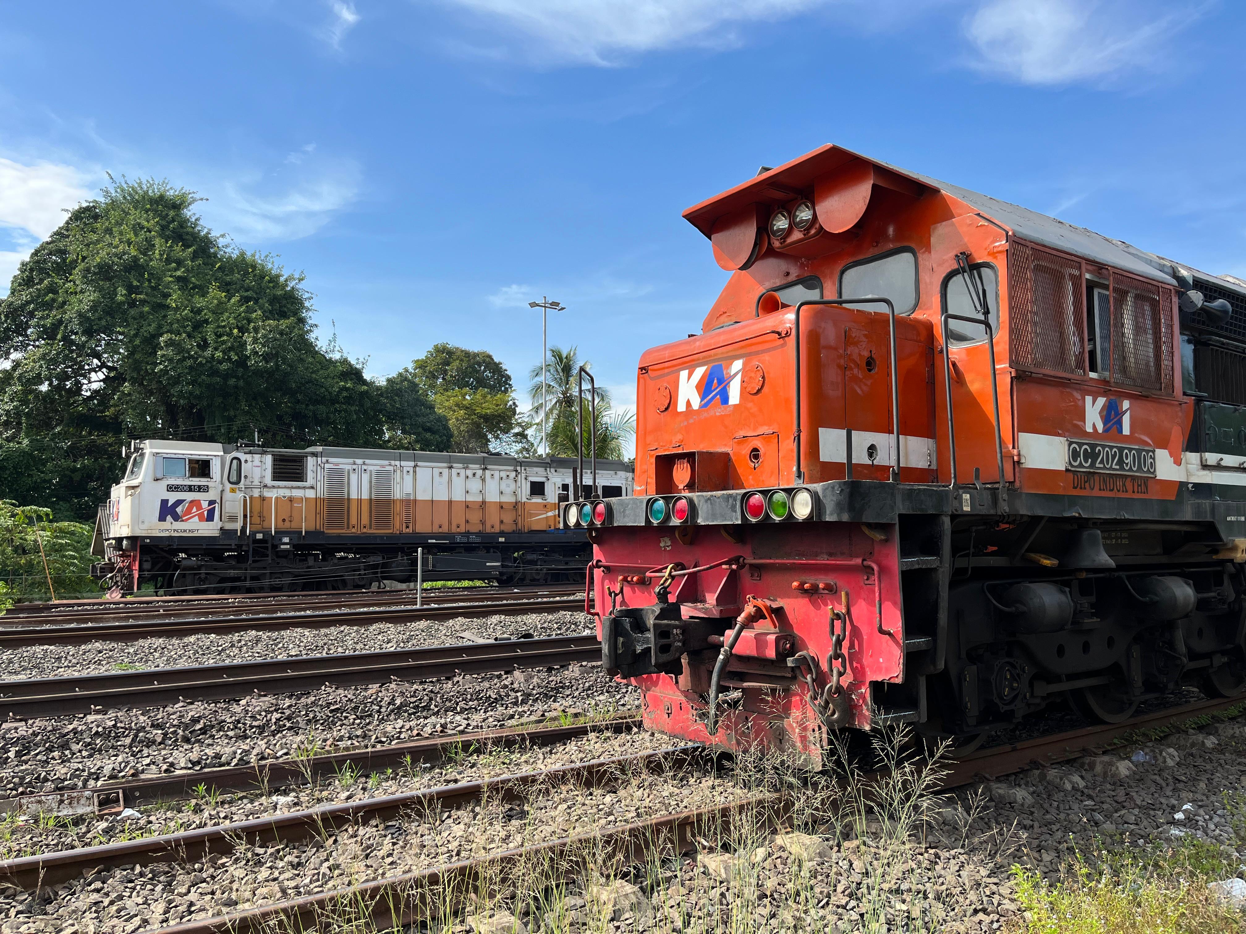 CC 202 90 06 - Depo THN Lokomotif CC 202 90 06 livery Red and Blue di Depo Induk THN -