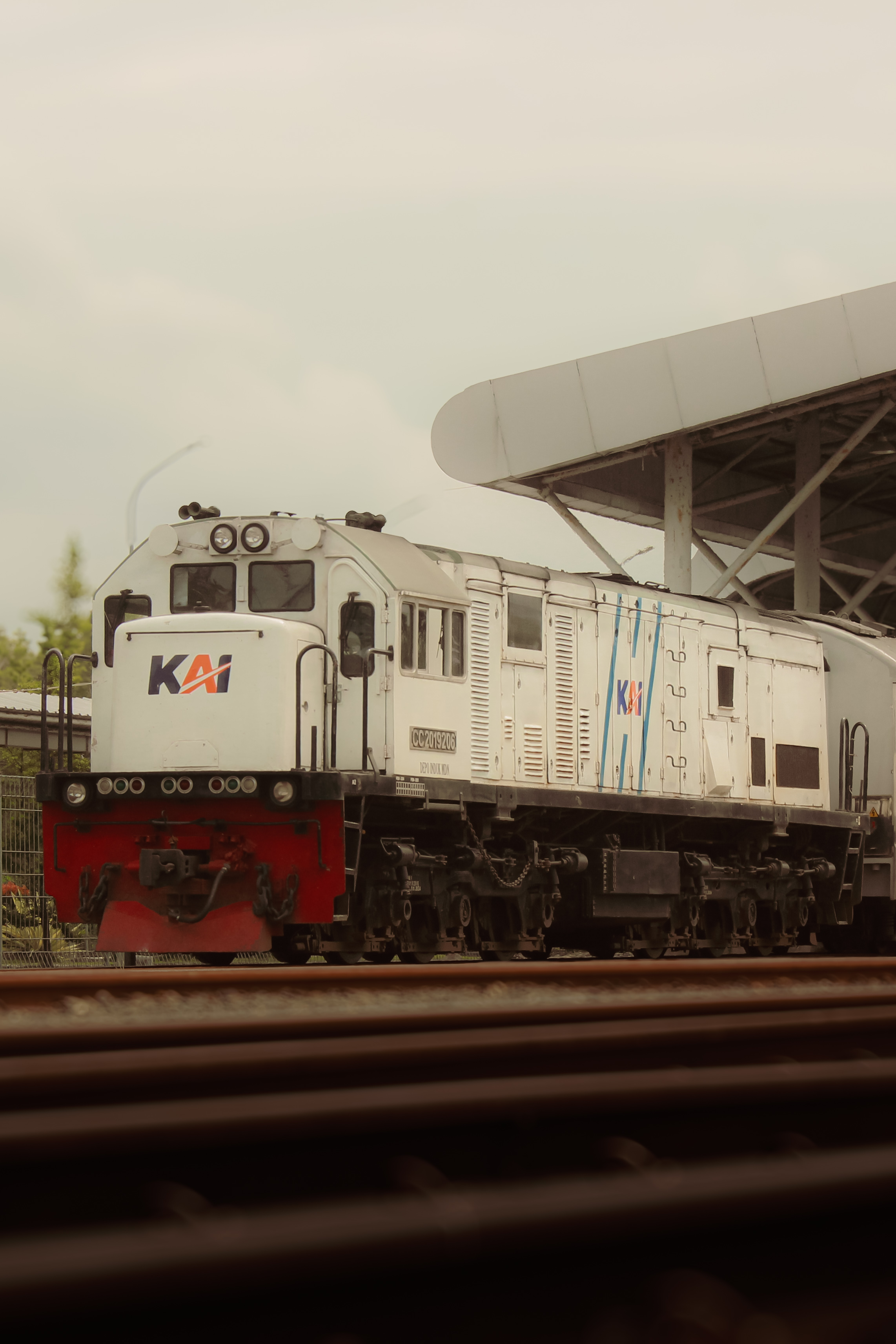 CC 201 92 06 saat di Stasiun Batang Kuis