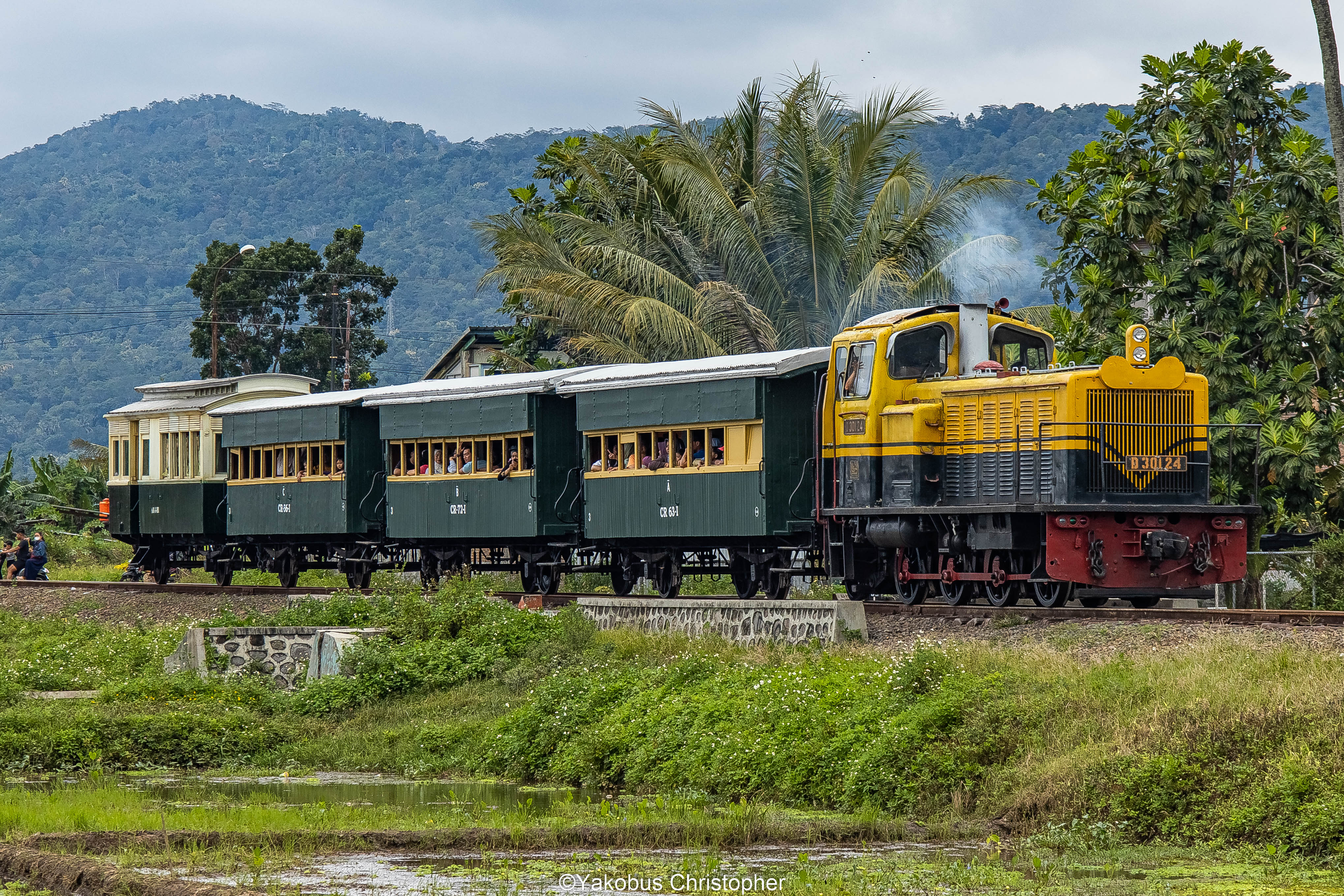 D 301 24 berdinas KA Wisata Ambarawa