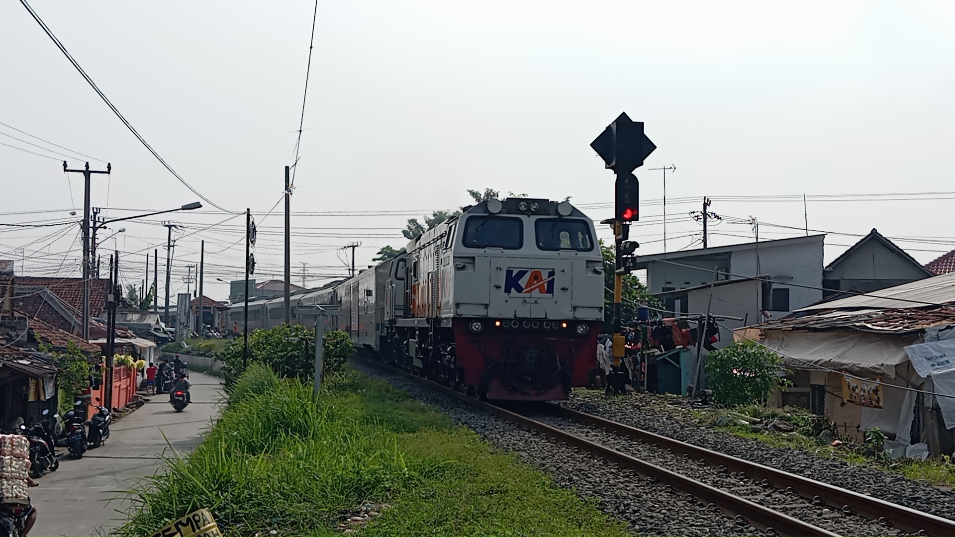 Melintas JPL (lupa brp)