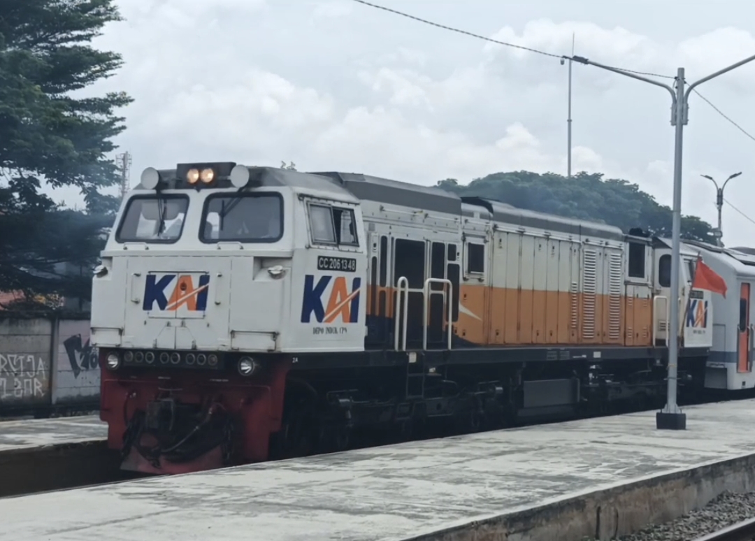 CC 206 13 48 Melintas Langsung St. Lemah Abang