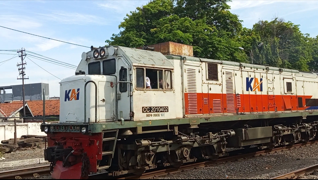 CC 201 04 02 SDT Berangkat Stasiun Wonokromo