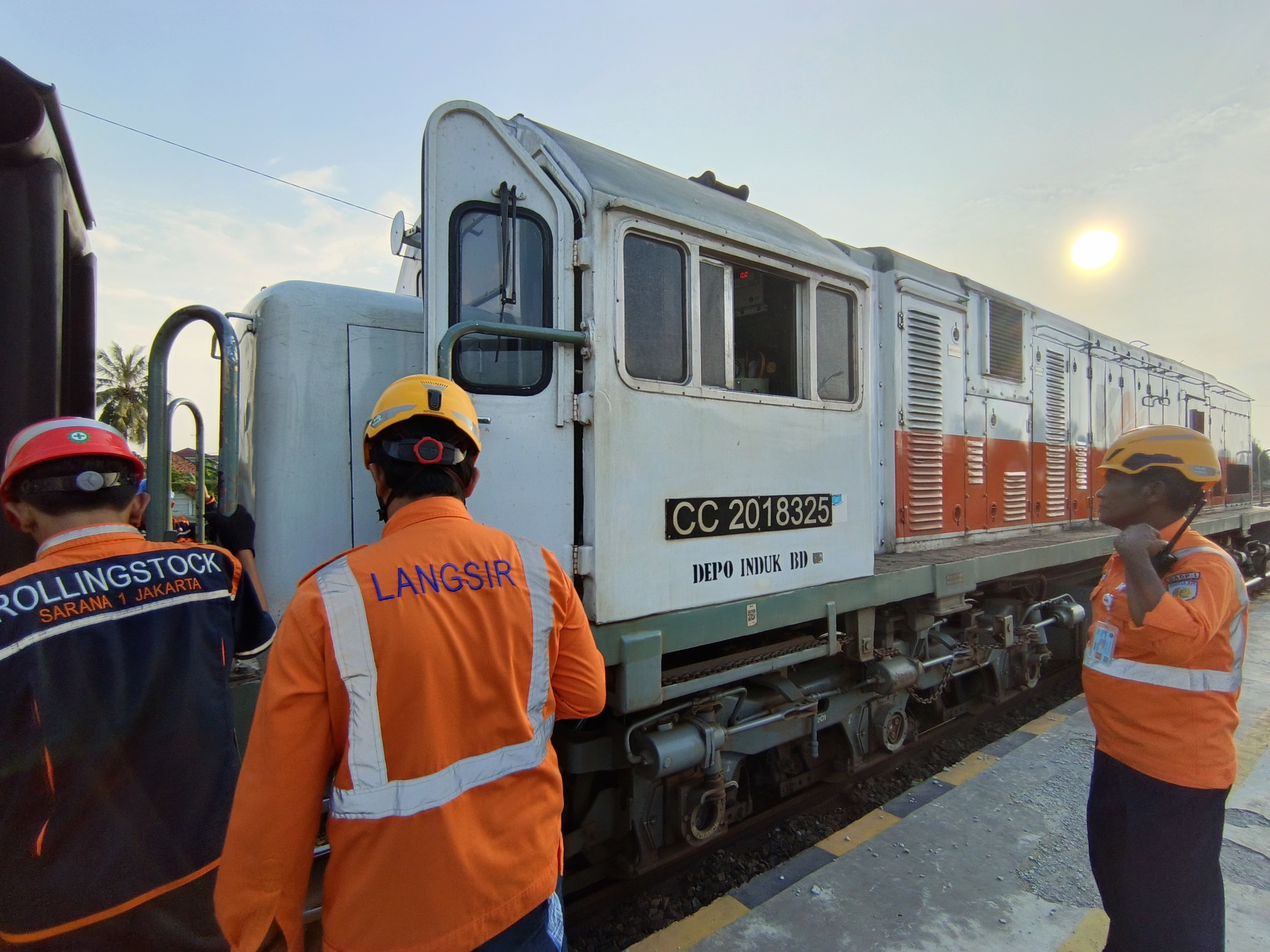 CC 201 83 25 Berada Di Stasiun Cikampek