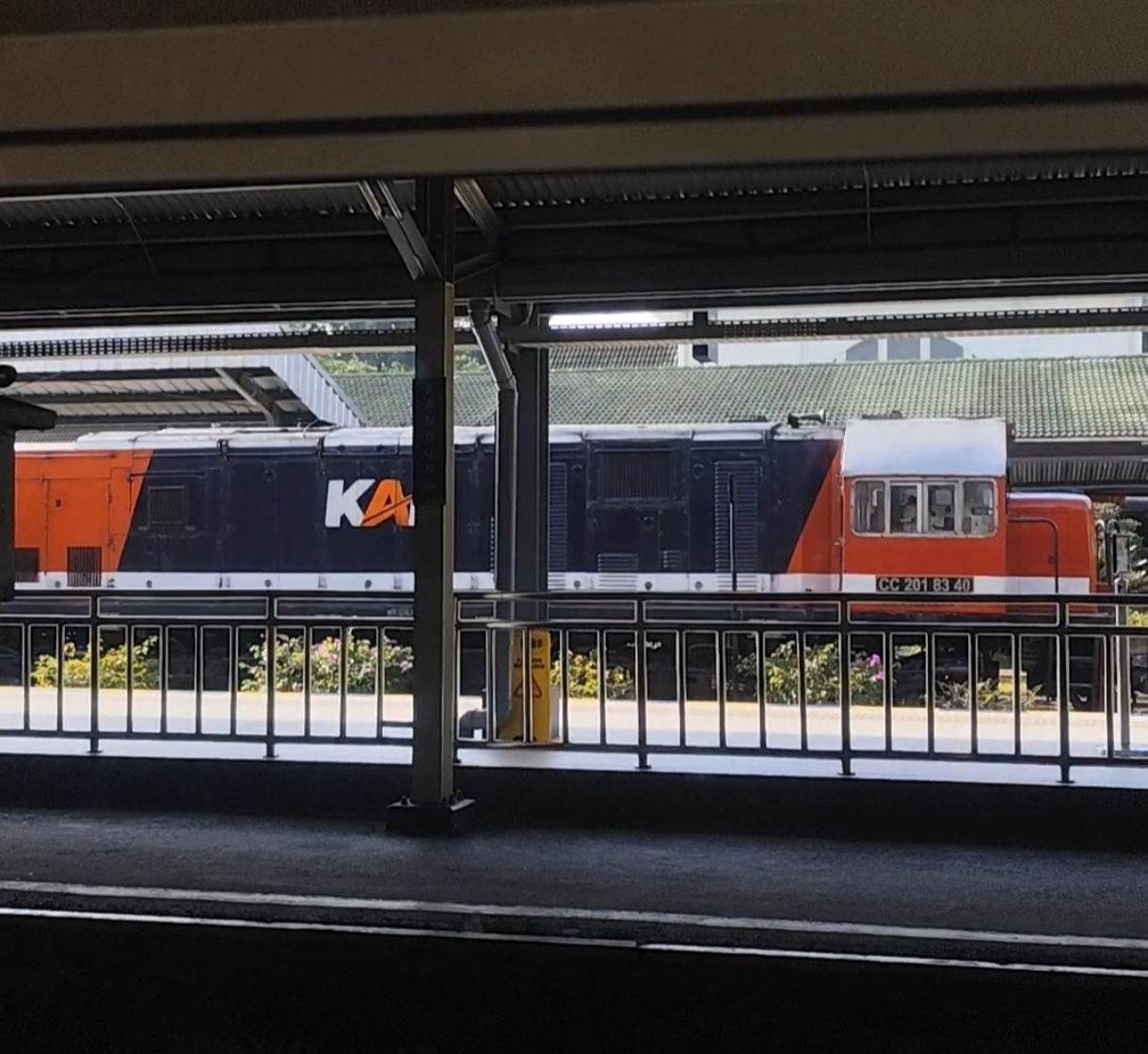 CC 201 83 40 Stabling di Stasiun Bandung