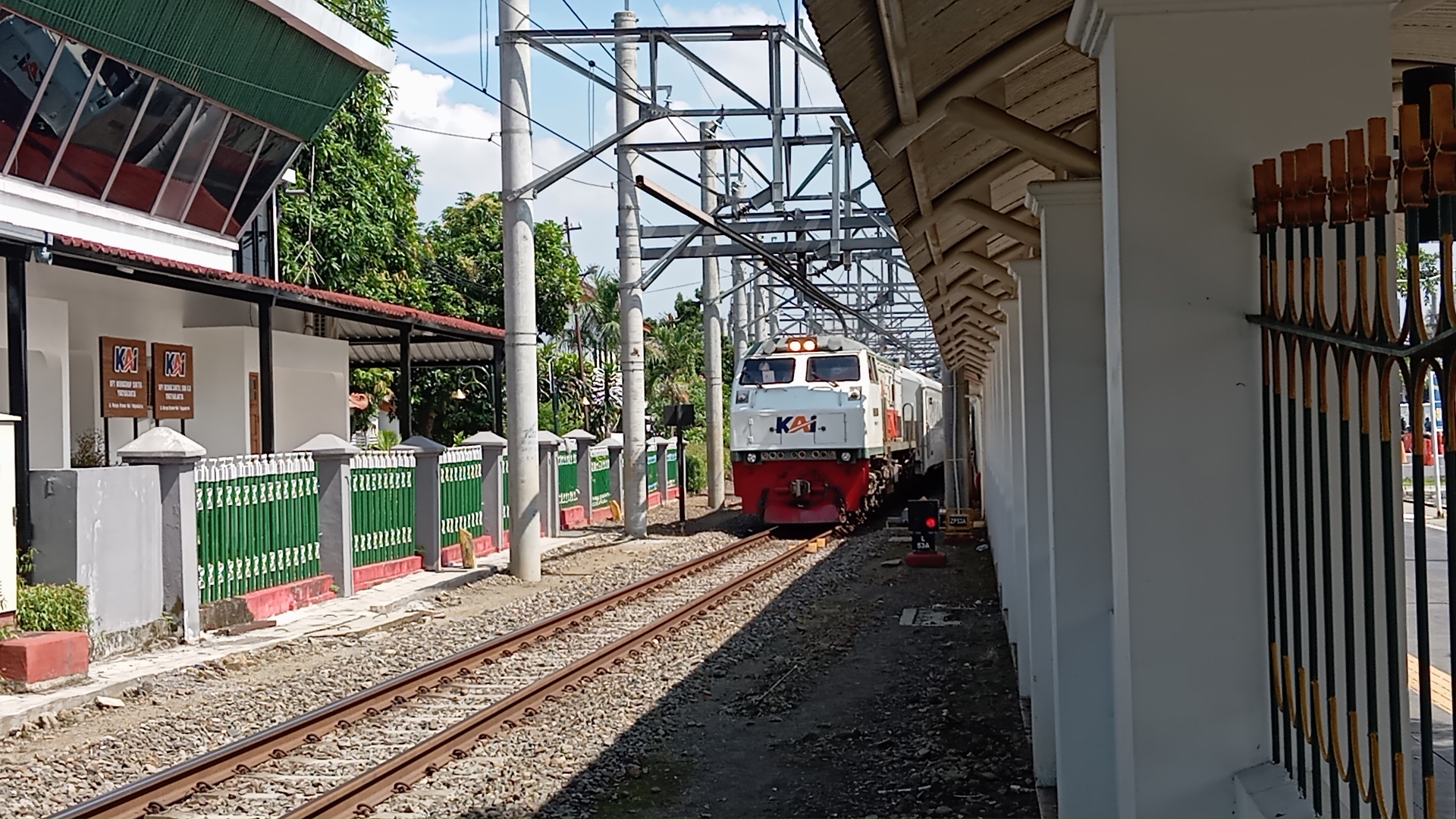 Stasiun Yogyakarta - KA malioboro ekspres