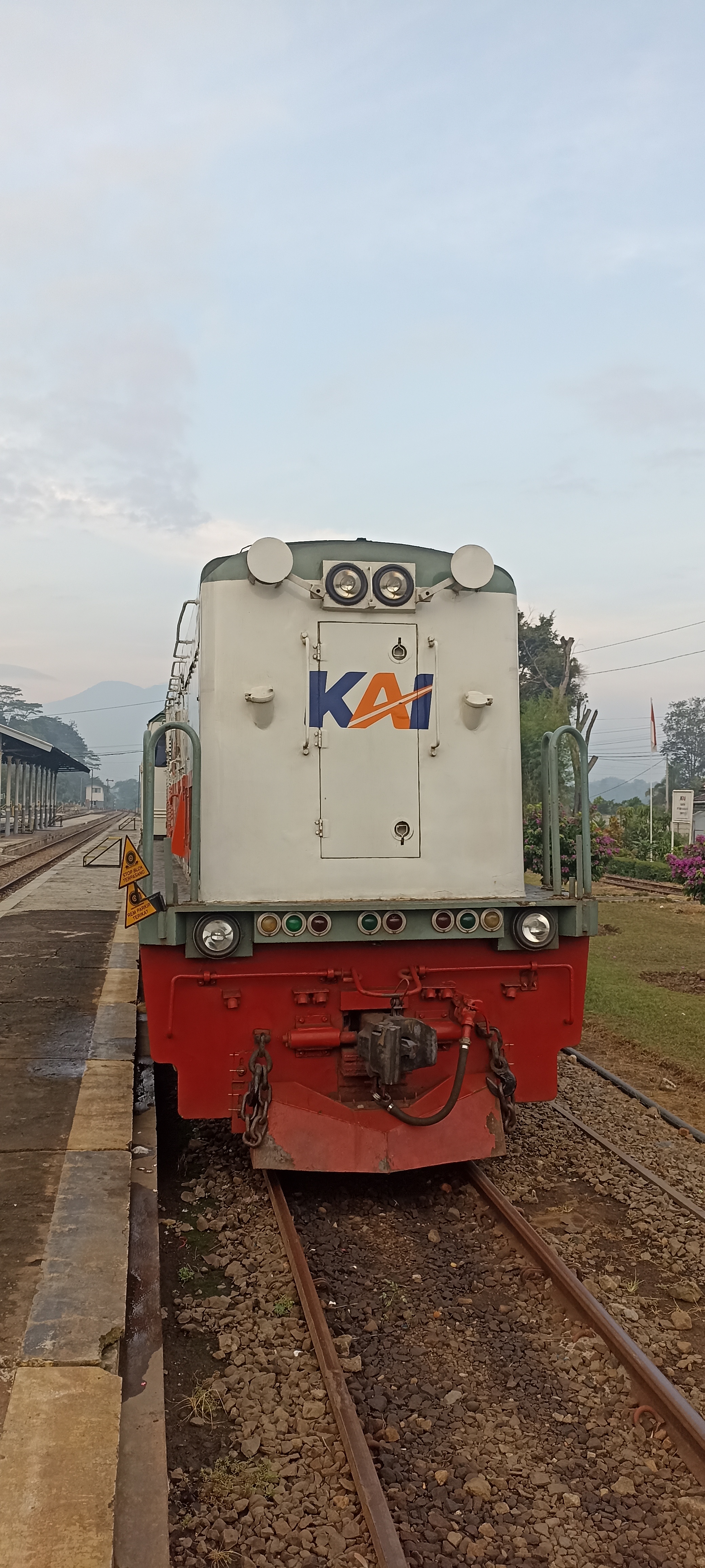 CC 203 95 05 sebagai loko posko Stasiun Cibatu