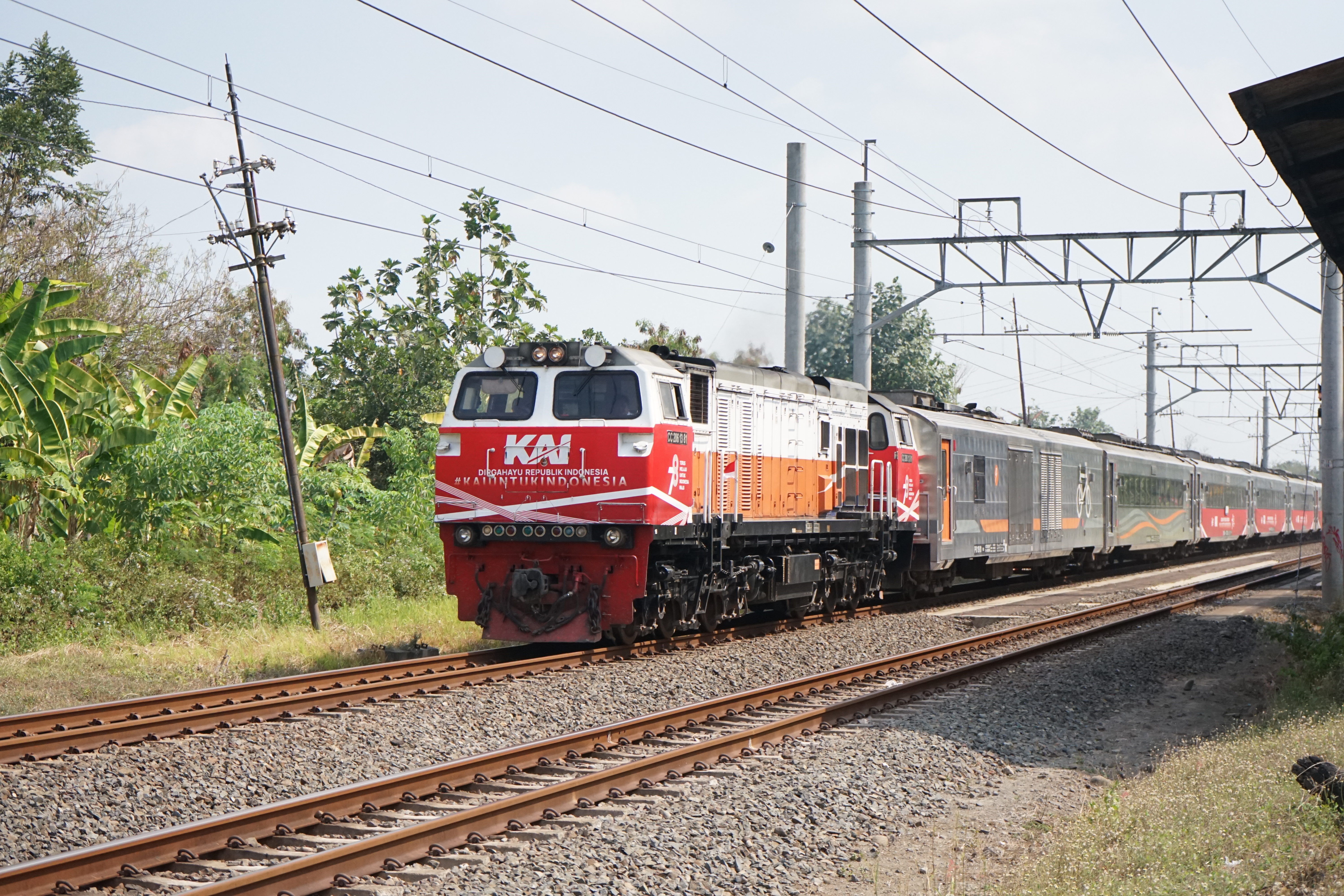 Lokomotif CC 206 13 81 livery Dirgahayu HUT RI di Depo Induk BD - Bandung