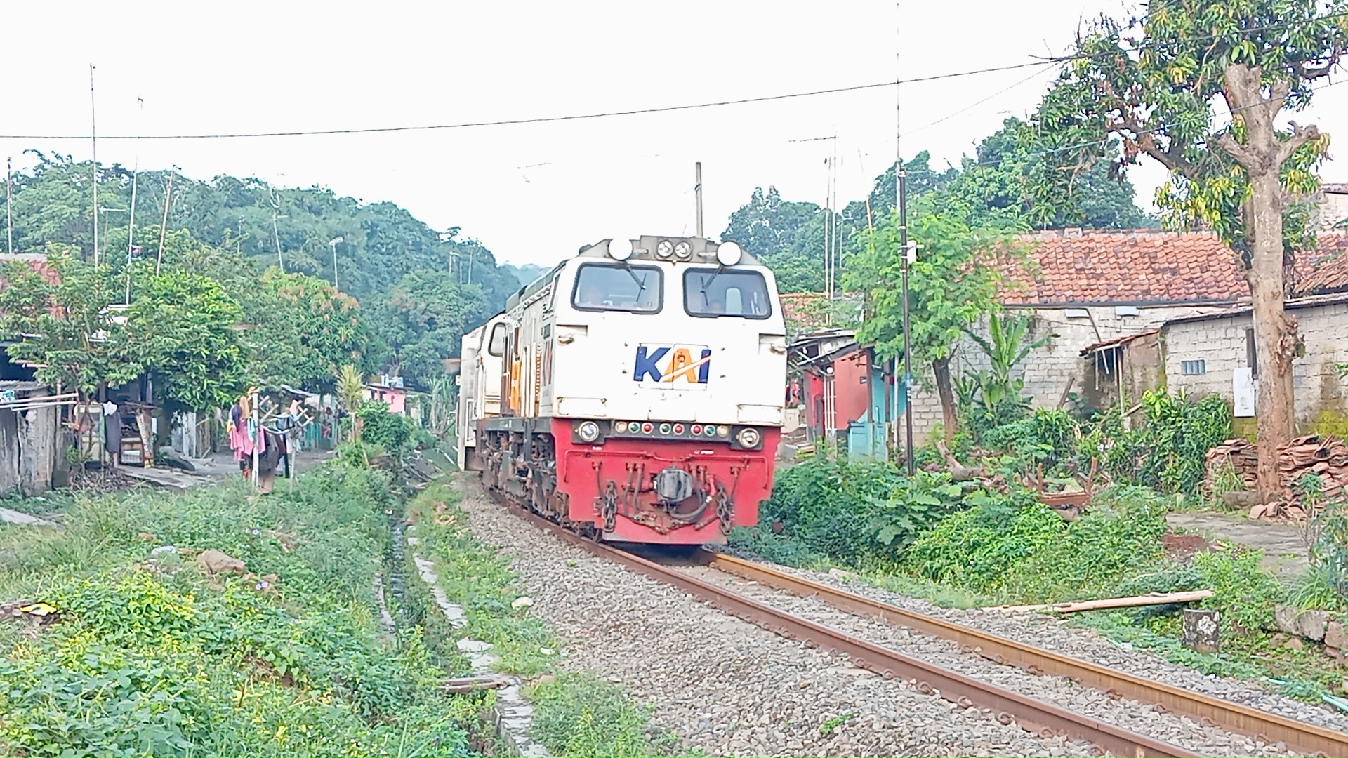 Melintas sinyal muka St. Purwakarta