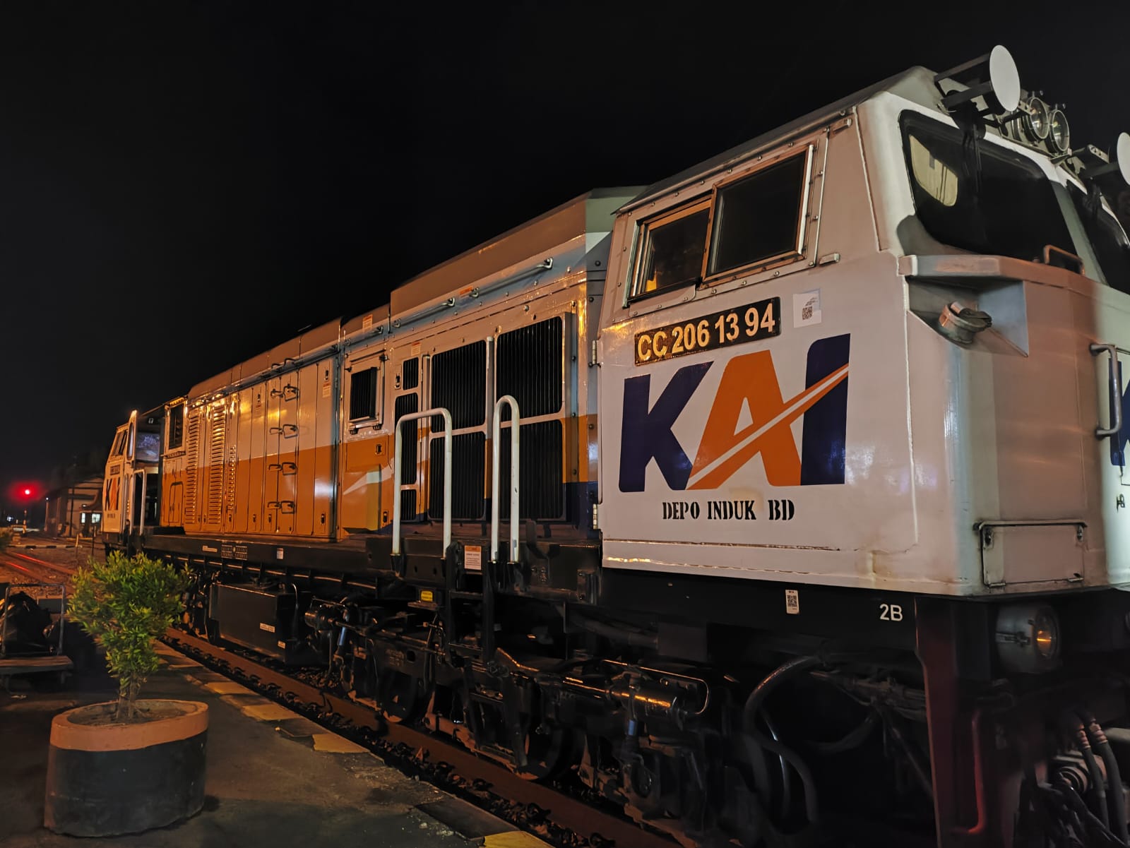 CC 206 13 94 - Depo SDT Lokomotif CC 206 13 94 livery Default di Depo Induk SDT - Surabaya