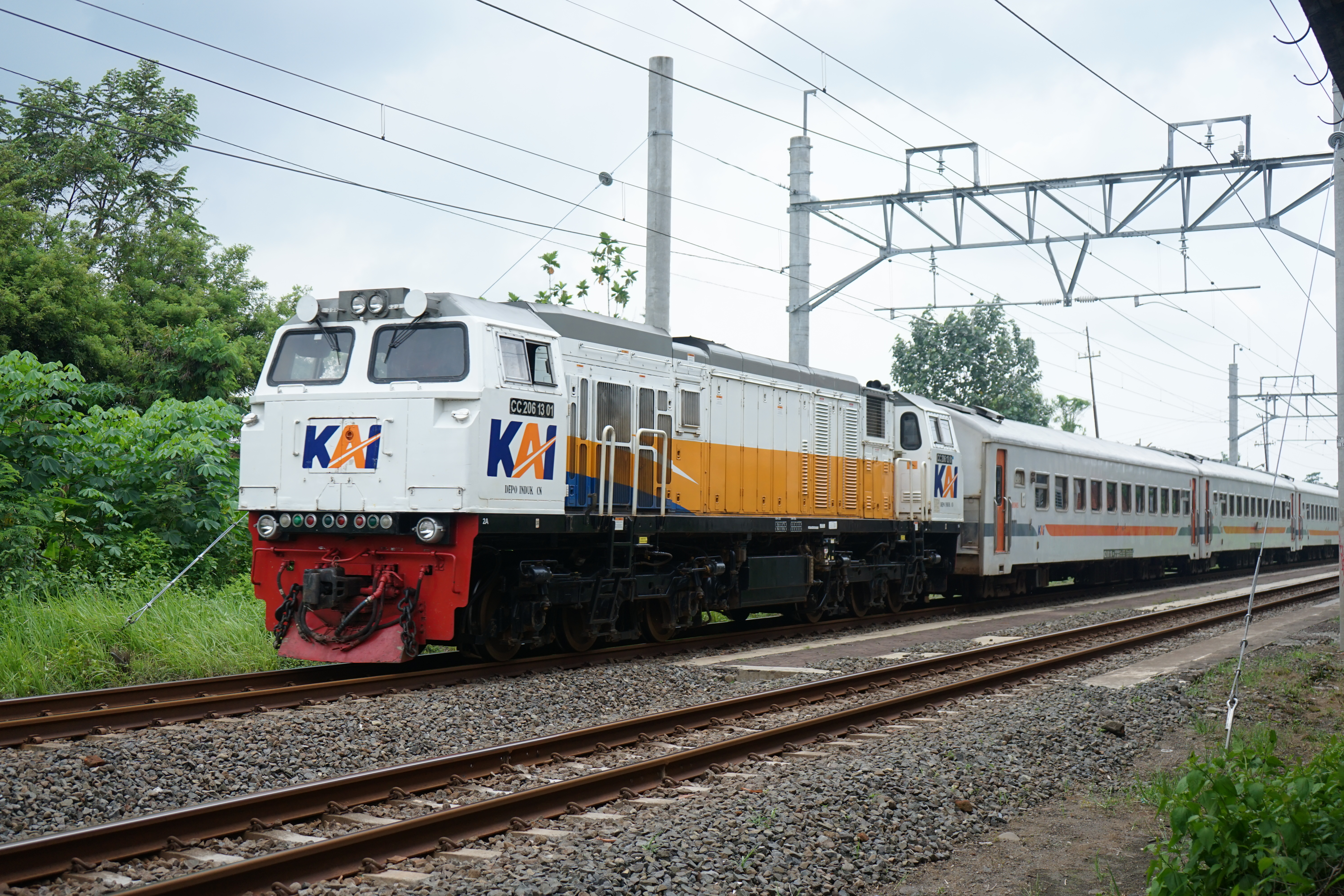 Lokomotif CC 206 13 01 livery Default di Depo Induk CN - Cirebon