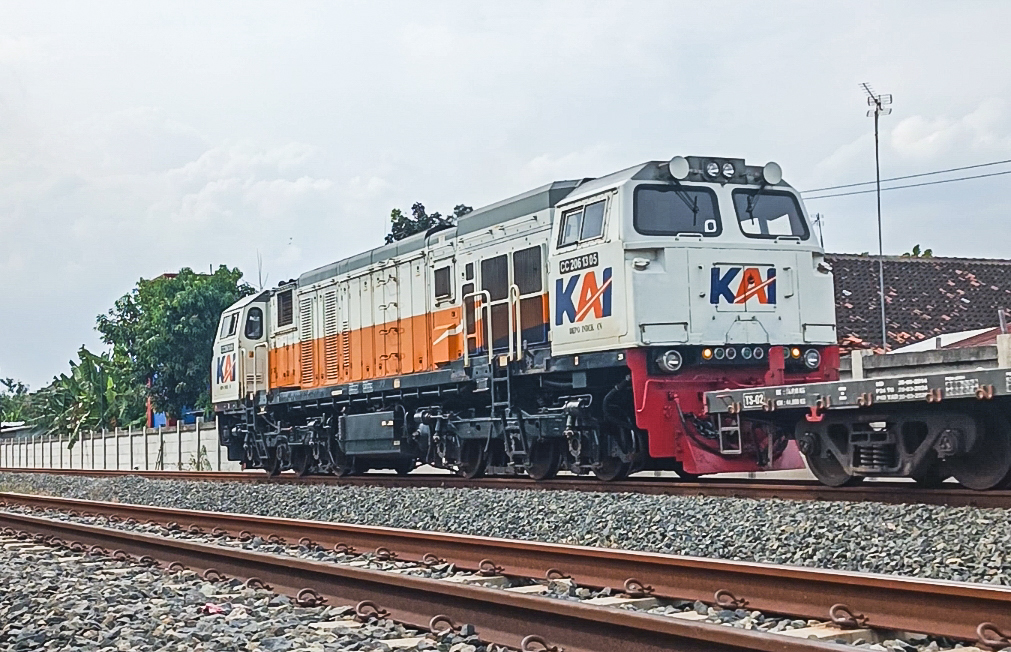 Menarik gerbong datar