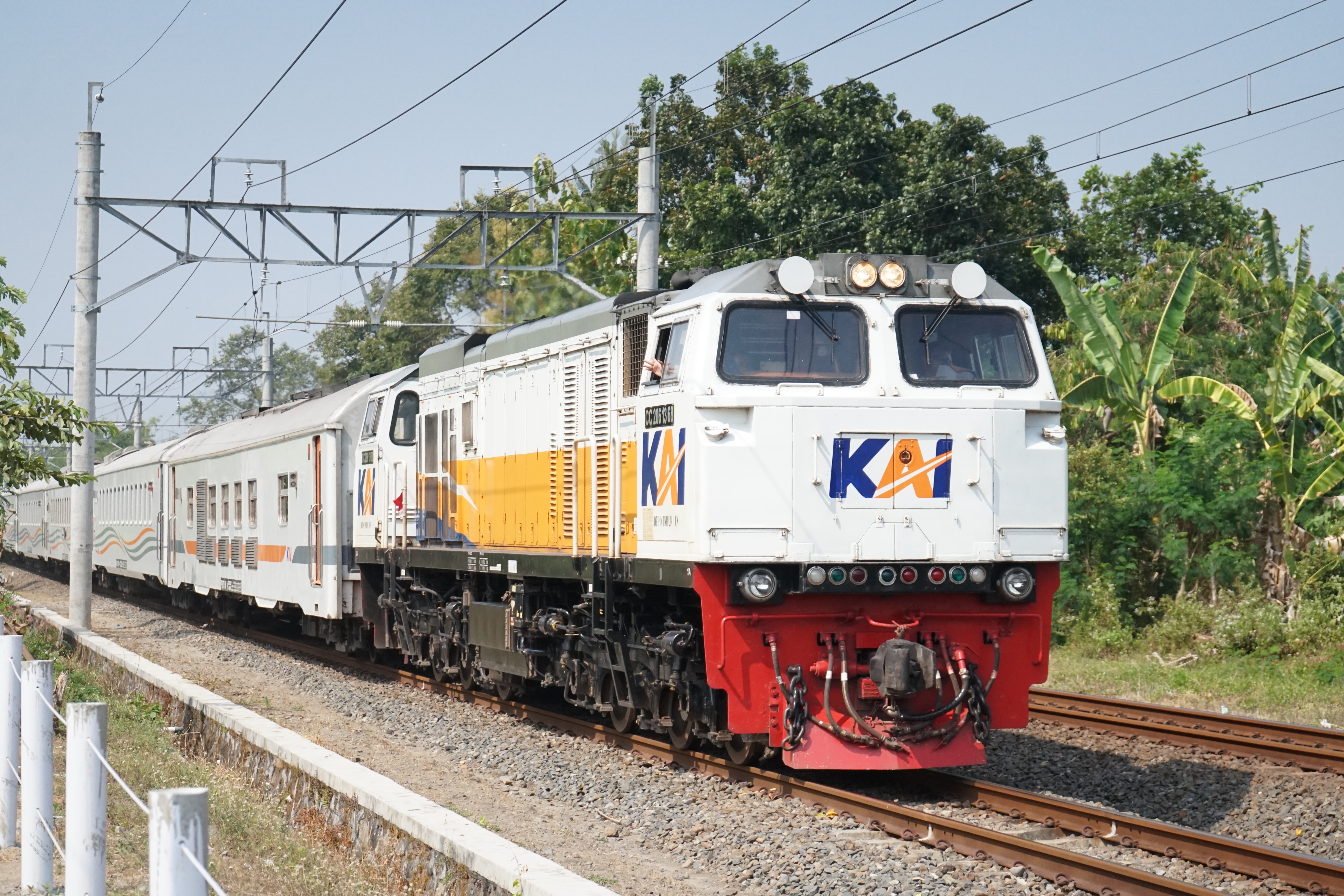 Lokomotif CC 206 13 68 livery Default di Depo Induk CN - Cirebon