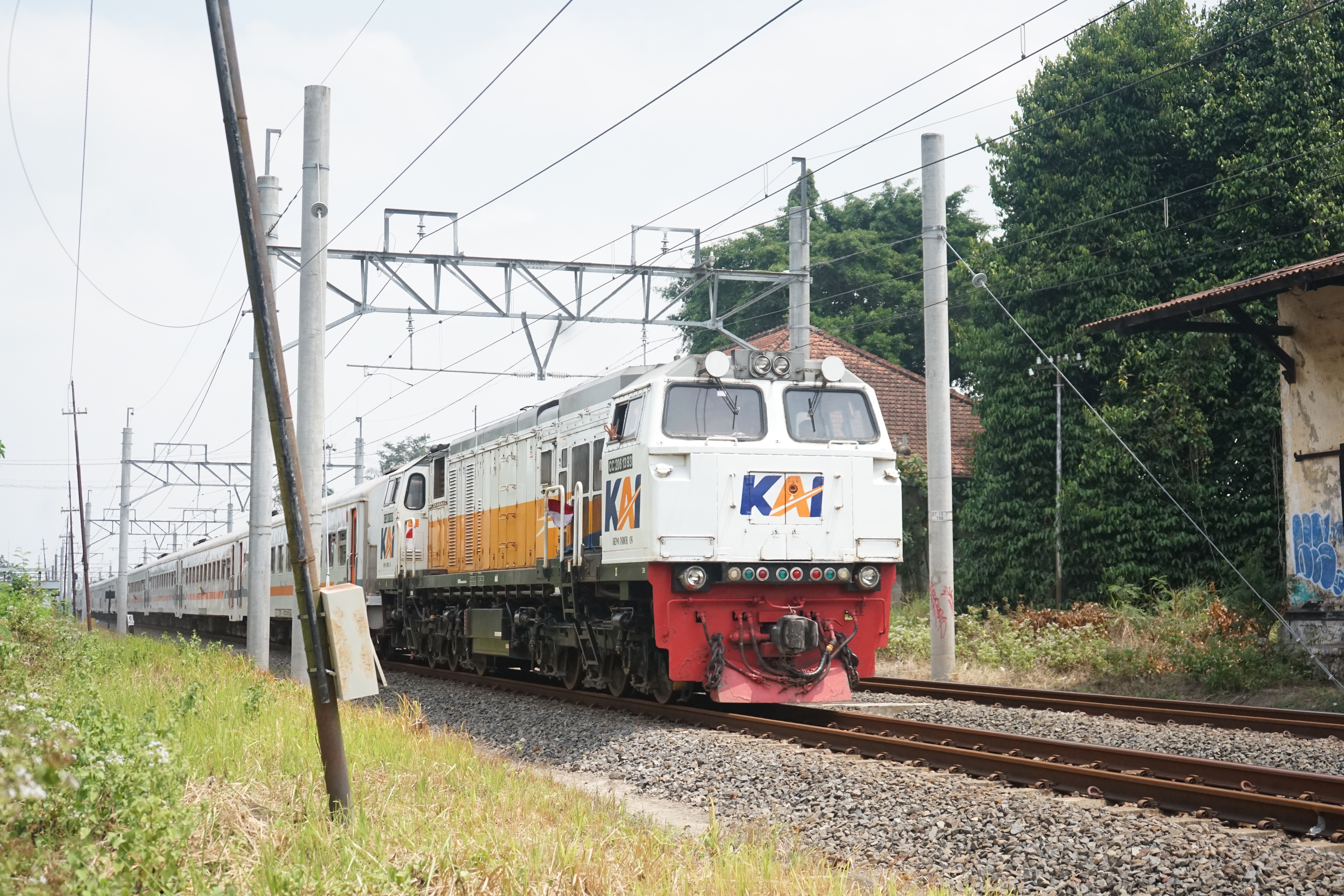 Lokomotif CC 206 13 93 livery Default di Depo Induk CN - Cirebon