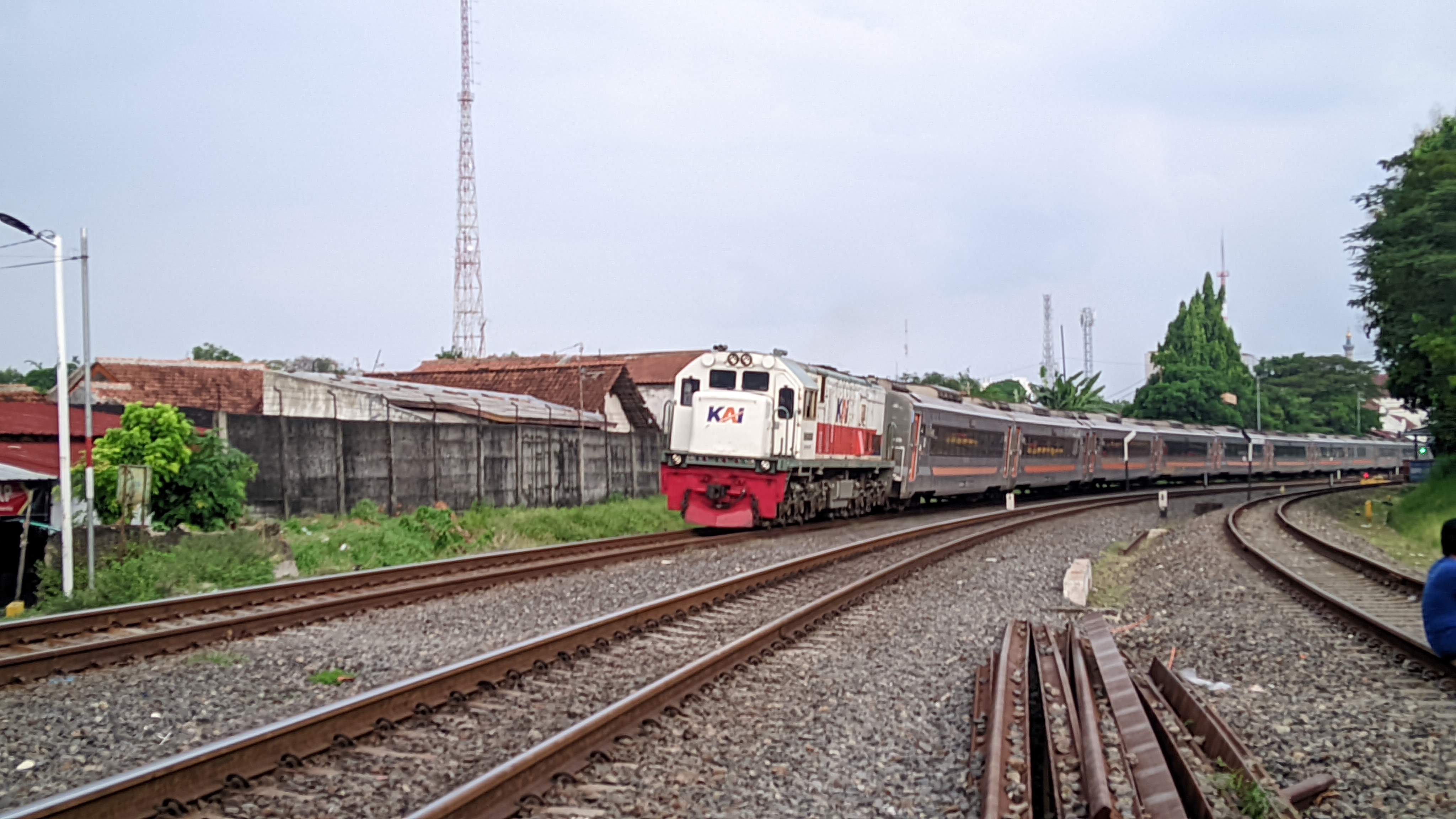 CC 201 04 05 Berangkat Dari Stasiun Cirebon