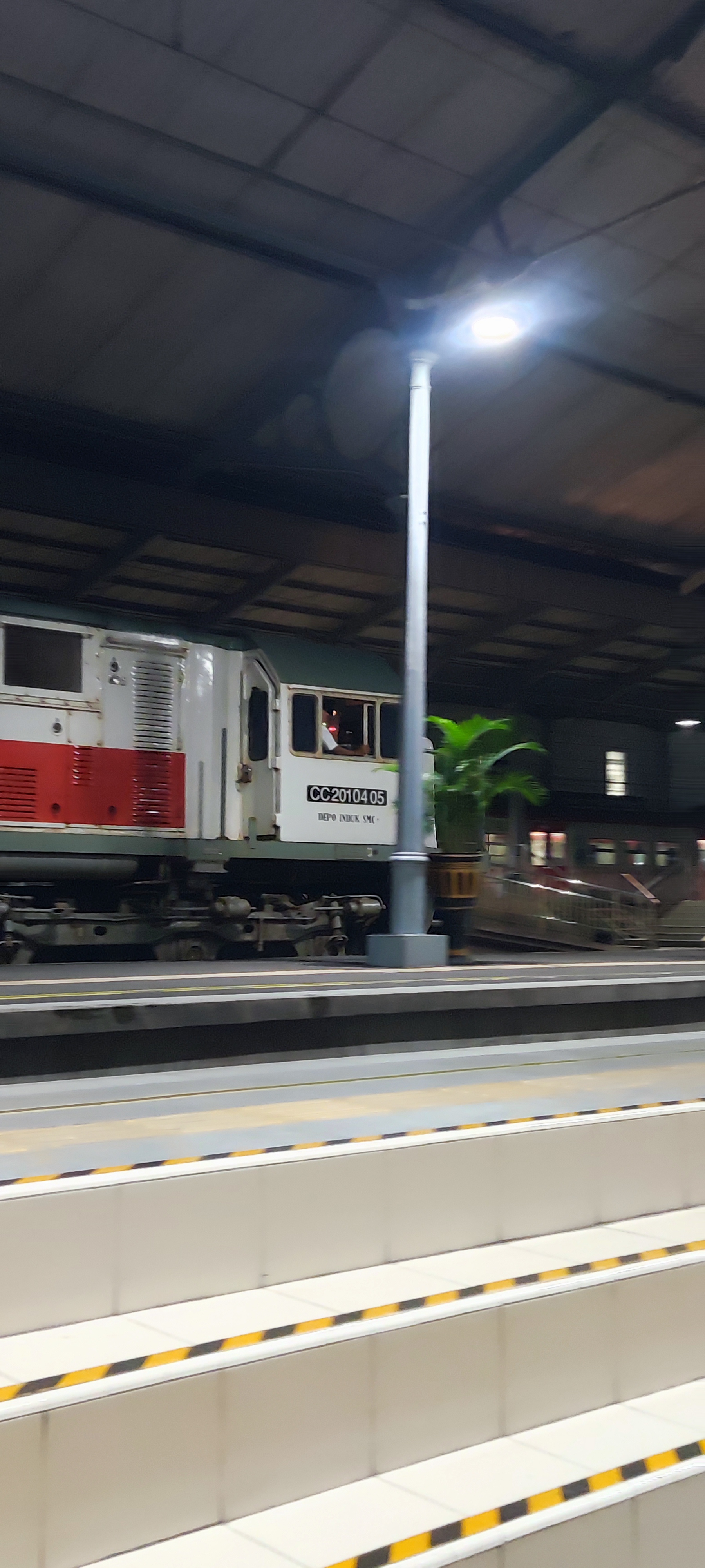 CC 201 04 05 - Depo SMC Lokomotif CC 201 04 05 livery Default di Depo Induk SMC - Semarang