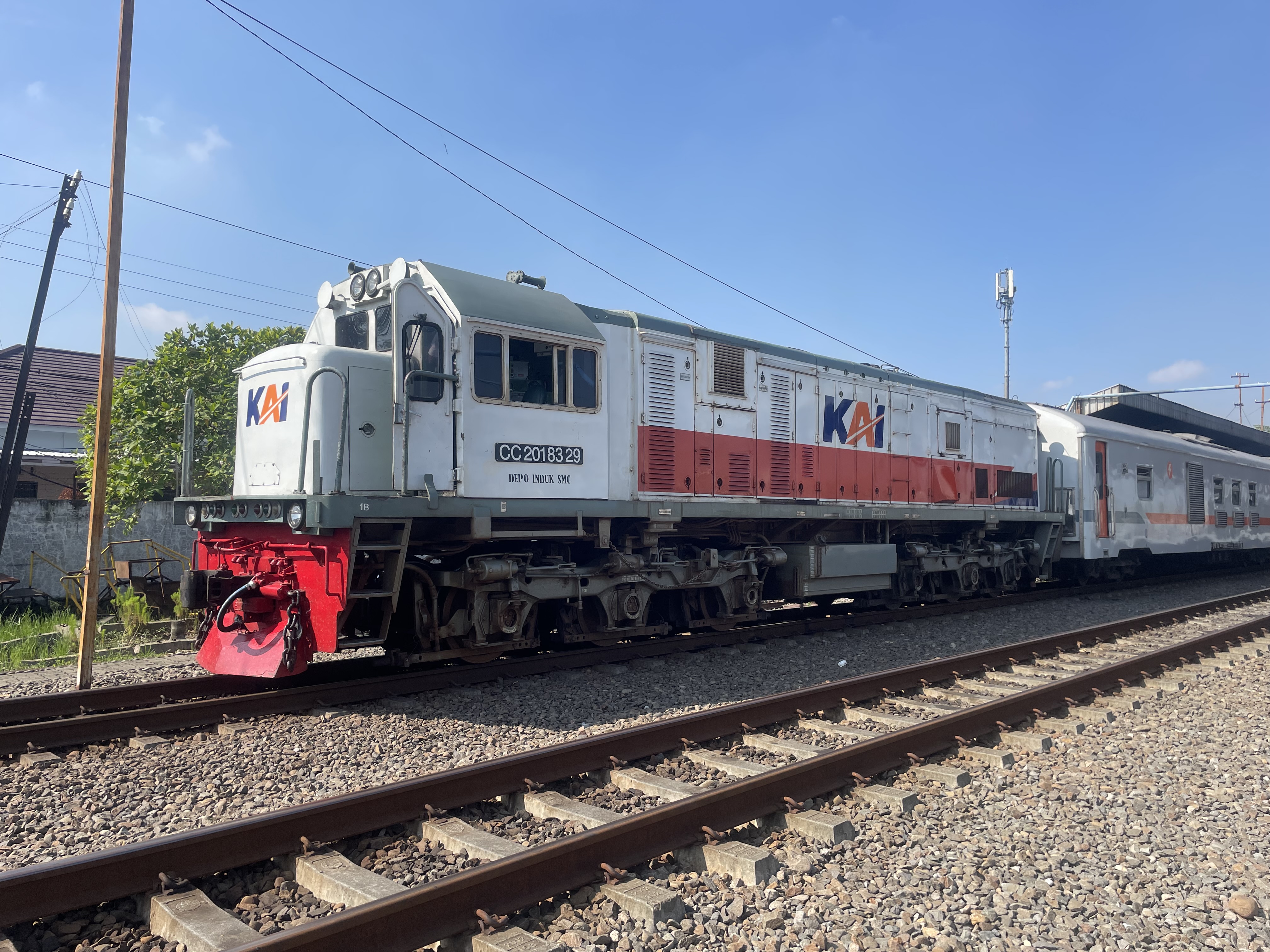 Lokomotif di Semarang Poncol