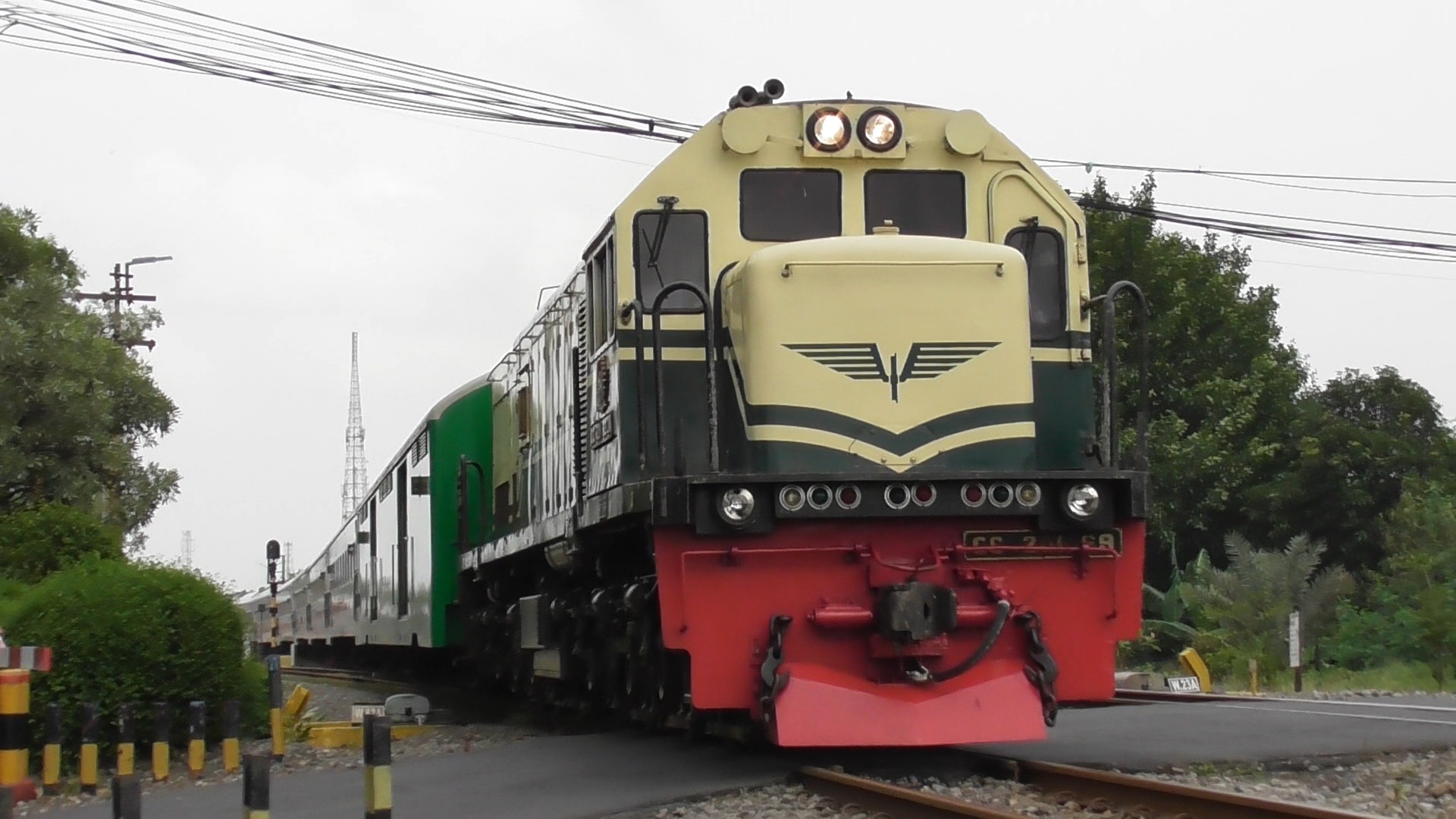 CC201 83 31 Ft. 151 Brantas Berangkat Stasiun Nganjuk