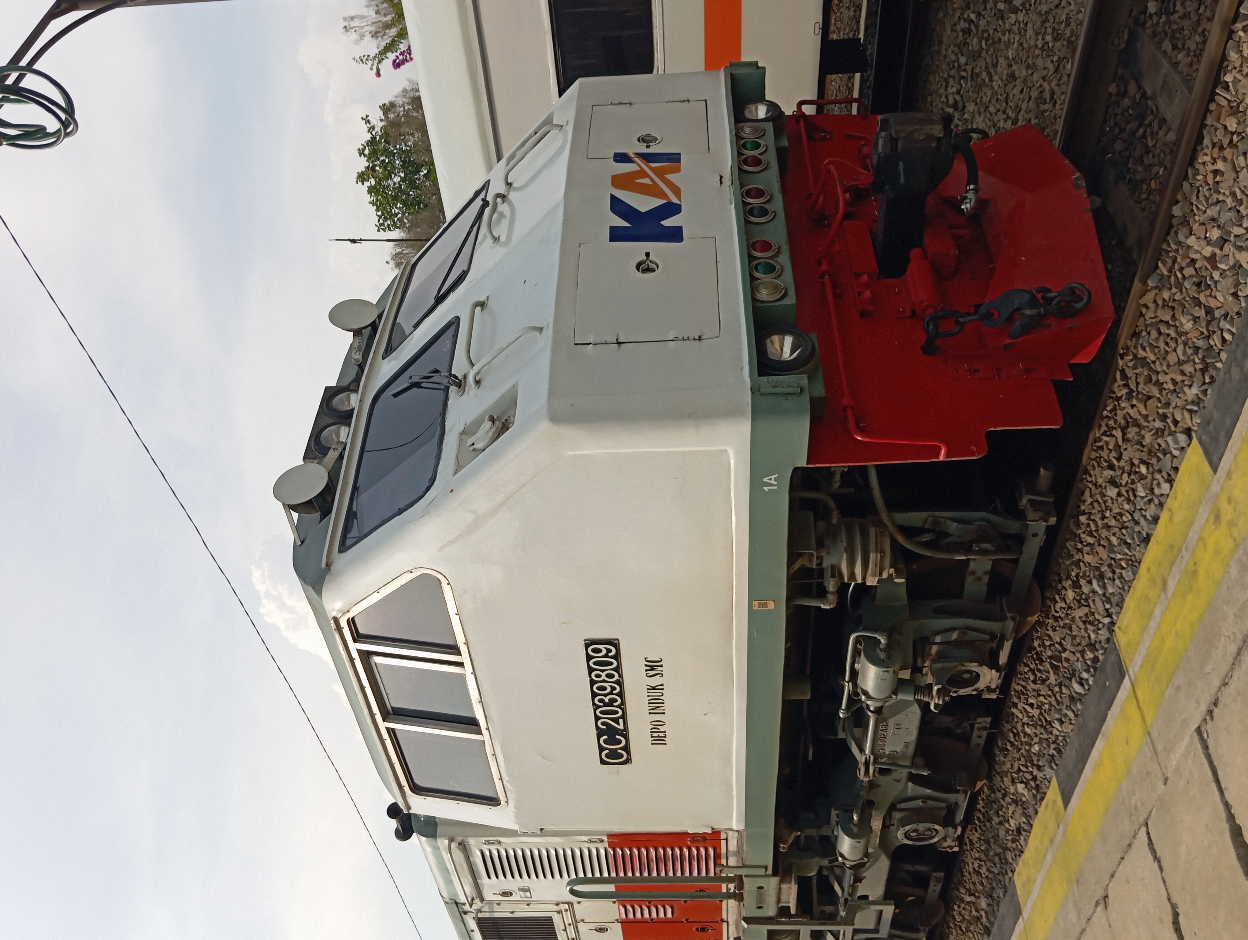 CC 203 98 09 - Depo SMC Lokomotif CC 203 98 09 livery Default di Depo Induk SMC - Semarang