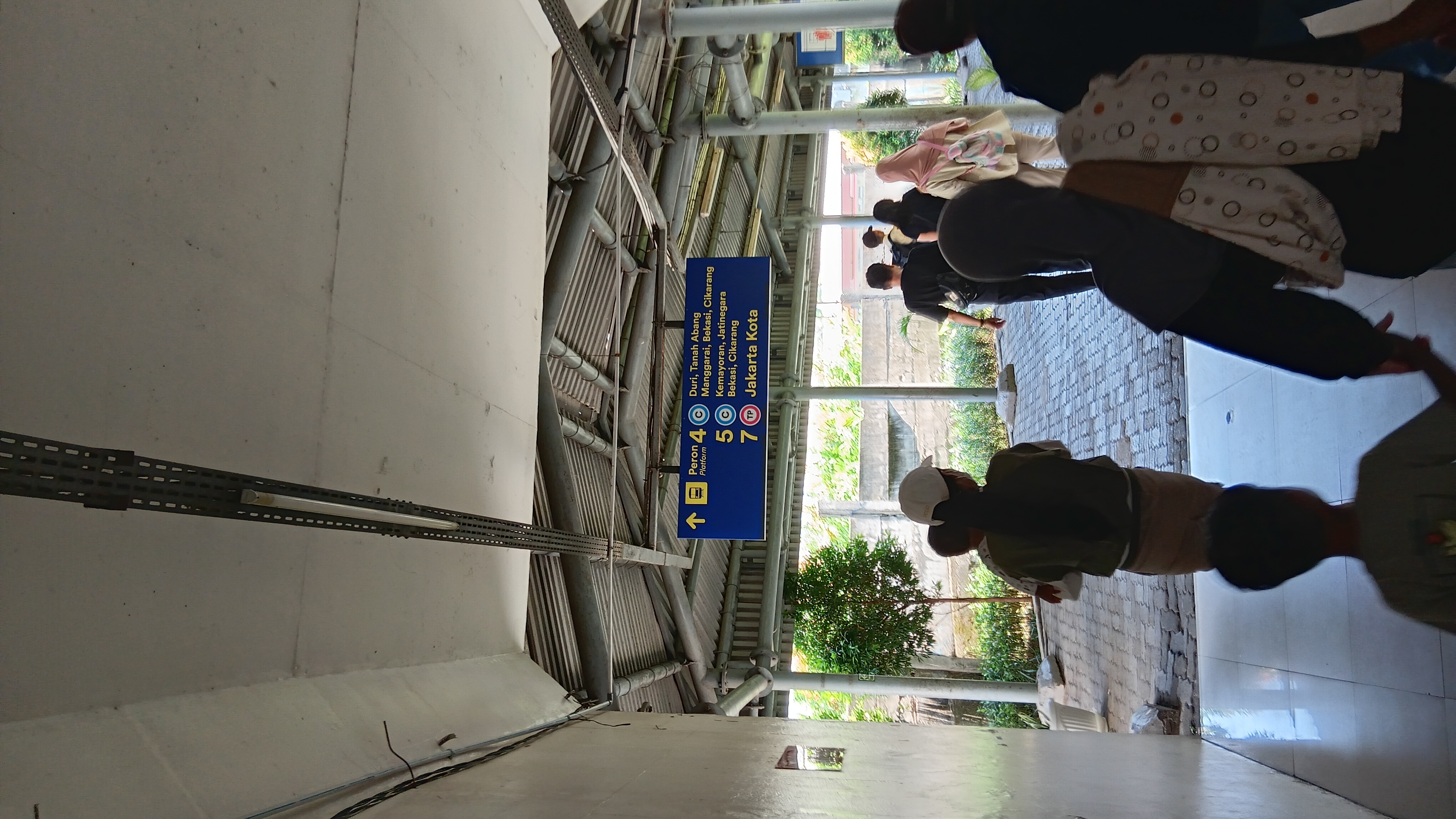 Rambu ke Jalur 4,5,7 KPB