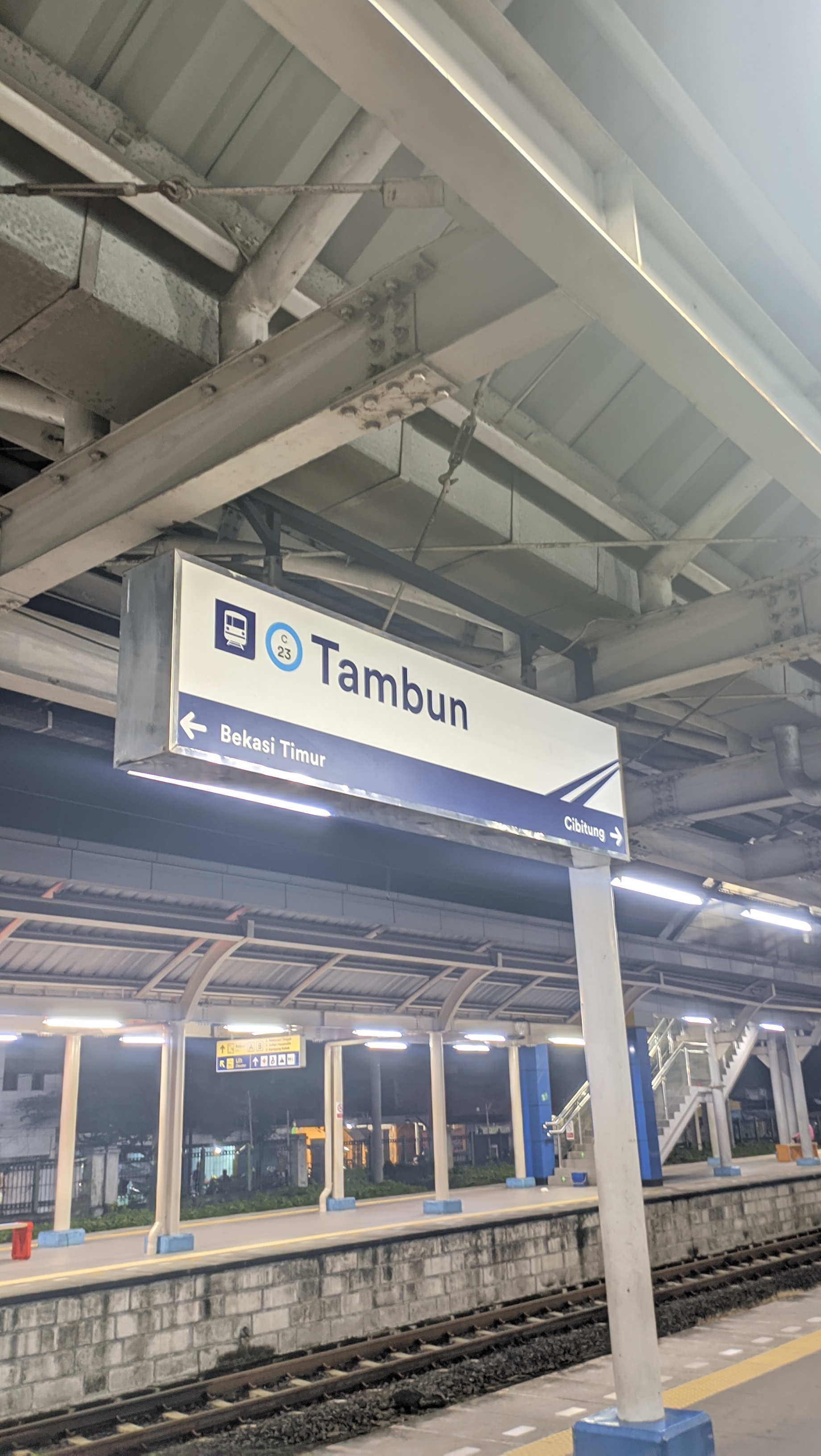 lihat papan nama tidak buka cabang